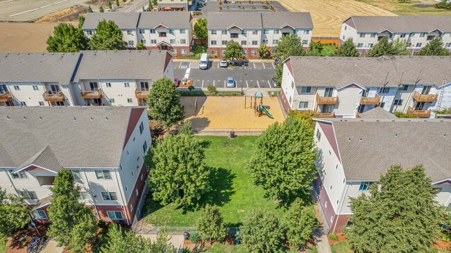 Cascade Ridge in Lebanon, OR - Building Photo - Building Photo