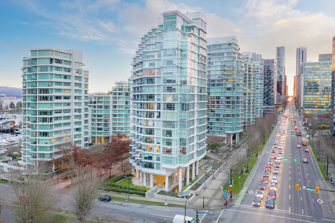 Bayshore Tower 1 in Vancouver, BC - Building Photo