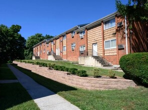 Camelot Gardens in Parsippany, NJ - Foto de edificio - Building Photo