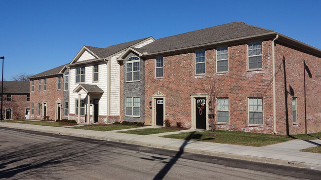 Burley Townhomes -Off Campus 4 Bedroom! in Lexington, KY - Building Photo - Building Photo