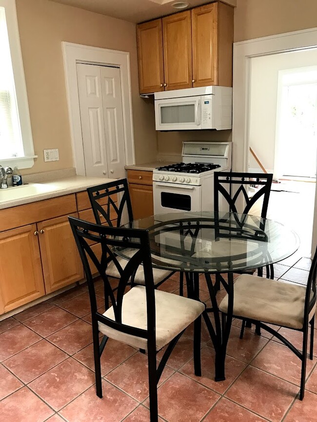 8 Railroad Ave, Unit 8 B