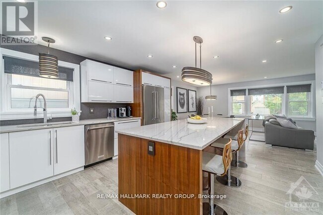 354 Tweedsmuir Ave in Ottawa, ON - Building Photo - Building Photo