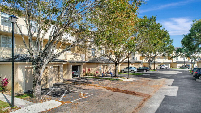 2060 Greenview Shores Blvd in Wellington, FL - Building Photo - Building Photo