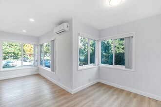 4321 Saugus Ave in Sherman Oaks, CA - Foto de edificio - Building Photo