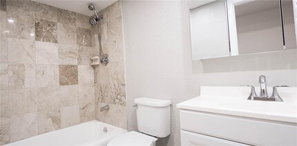 760 SE 2nd Ave, Unit D215 in Deerfield Beach, FL - Building Photo - Building Photo