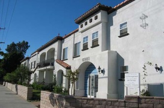 Laurel Canyon Apartments in North Hollywood, CA - Building Photo - Building Photo