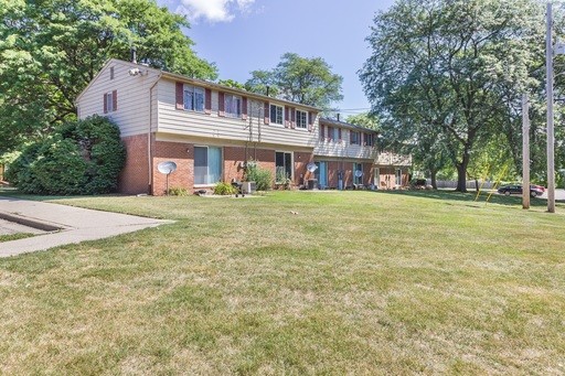 Regency Townhomes in Lansing, MI - Building Photo