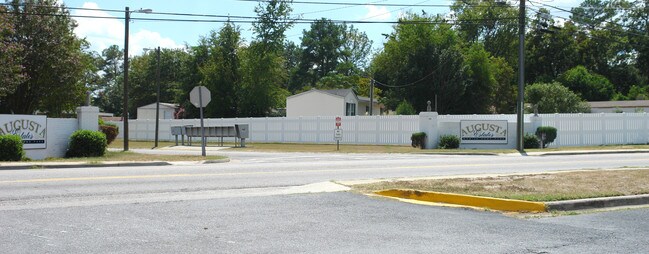 2526 Milledgeville Rd in Augusta, GA - Foto de edificio - Building Photo