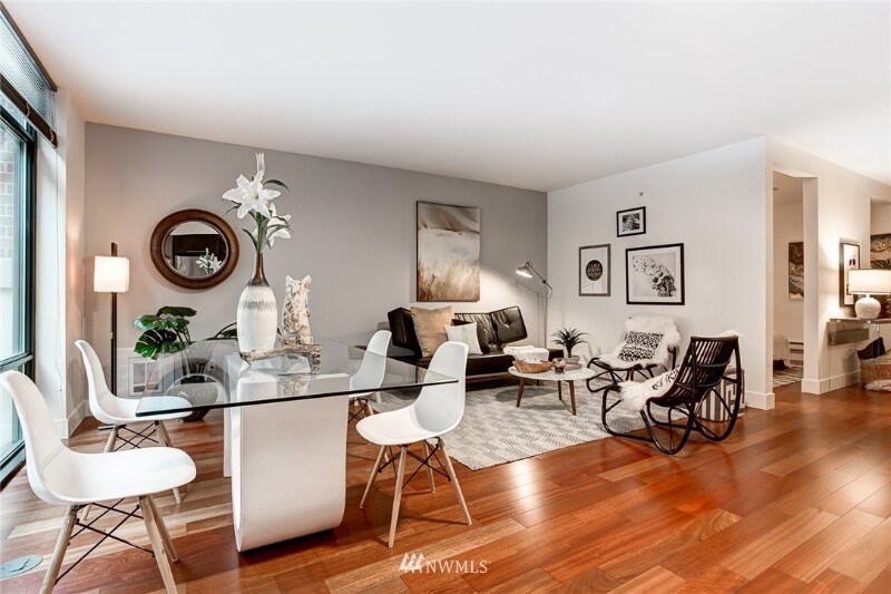 2911 2nd Ave in Seattle, WA - Foto de edificio