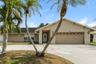 255 Las Palmas St in Royal Palm Beach, FL - Building Photo