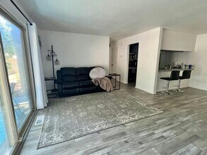 8850 Jasmine Ln in Eden Prairie, MN - Building Photo - Building Photo