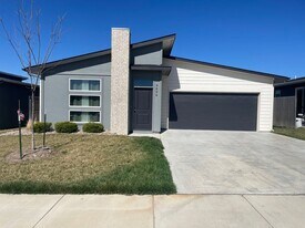 9606 E Annabelle Cir in Wichita, KS - Building Photo