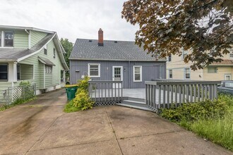 5185 Clement Ave in Maple Heights, OH - Building Photo - Building Photo