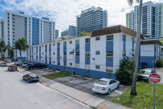 Brickell West Apartments in Miami, FL - Building Photo - Primary Photo