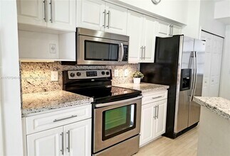 3215 NE 184th St in Aventura, FL - Building Photo - Building Photo