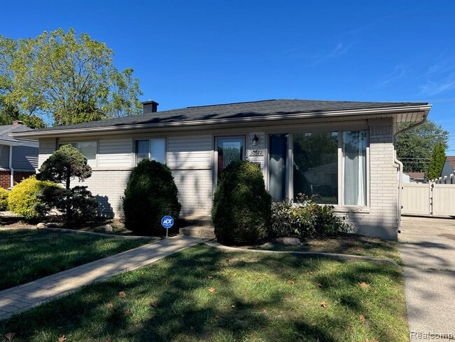 30572 Burlington St in Westland, MI - Building Photo - Building Photo