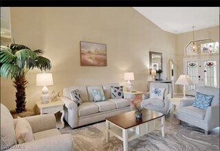 2120 SE 2nd St in Cape Coral, FL - Foto de edificio - Building Photo