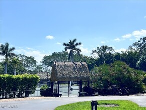 15465 Cedarwood Ln in Naples, FL - Foto de edificio - Building Photo