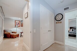 1860 White Oak Dr in Houston, TX - Building Photo