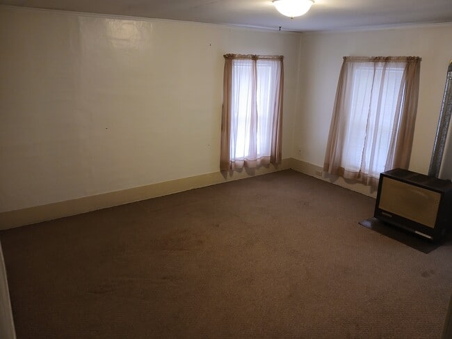 57 E Morris St in Bath, NY - Foto de edificio - Building Photo