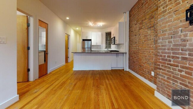 129 E 97th St in New York, NY - Building Photo - Building Photo