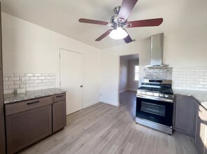 3910 Ivy St in Sacramento, CA - Building Photo - Building Photo