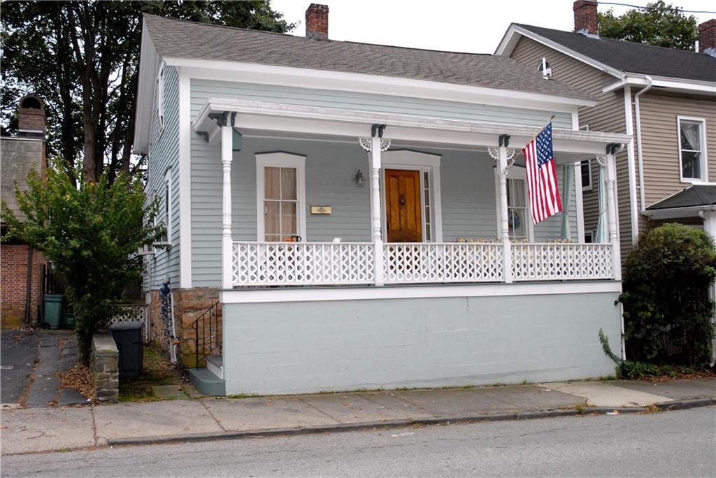 15 Young St in Newport, RI - Foto de edificio