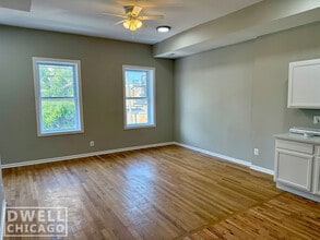 1013 W 19th St, Unit 2 in Chicago, IL - Building Photo - Building Photo