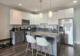 1202 Waukegan Rd in Glenview, IL - Foto de edificio - Building Photo