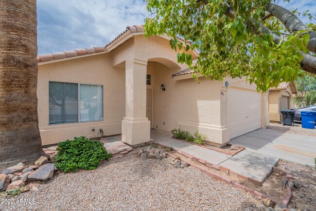 951 E Carla Vista Pl in Chandler, AZ - Building Photo - Building Photo