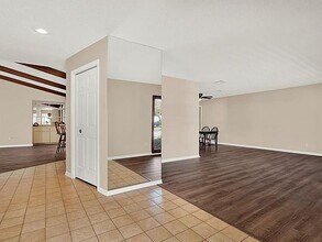 401 Running Horse Rd in Seffner, FL - Building Photo - Building Photo