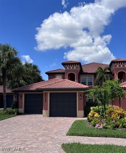 10045 Heather Ln in Naples, FL - Foto de edificio