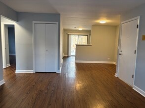 201 N Waters Edge Dr in Glendale Heights, IL - Building Photo - Building Photo