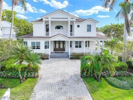 160 3rd St N in Naples, FL - Building Photo