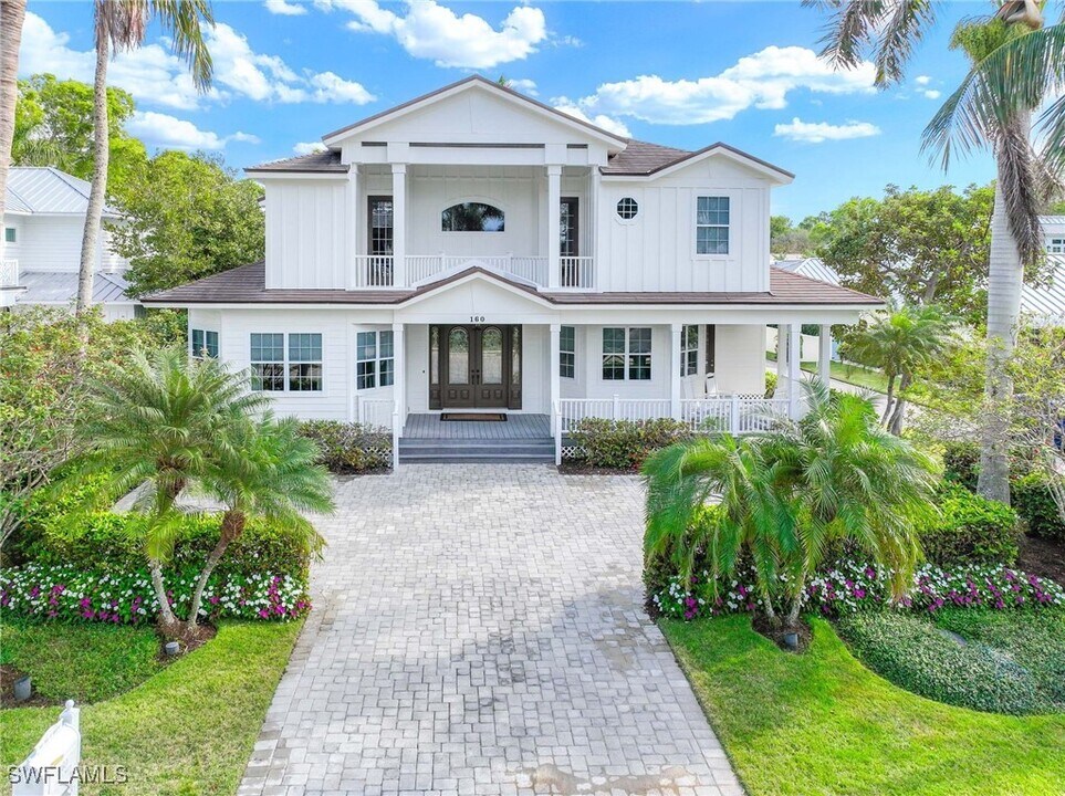 160 3rd St N in Naples, FL - Building Photo