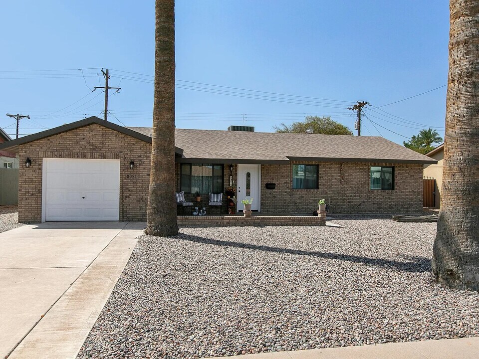 8021 E Oak St in Scottsdale, AZ - Building Photo
