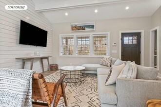 22 Sandra Rd in East Hampton, NY - Building Photo - Building Photo