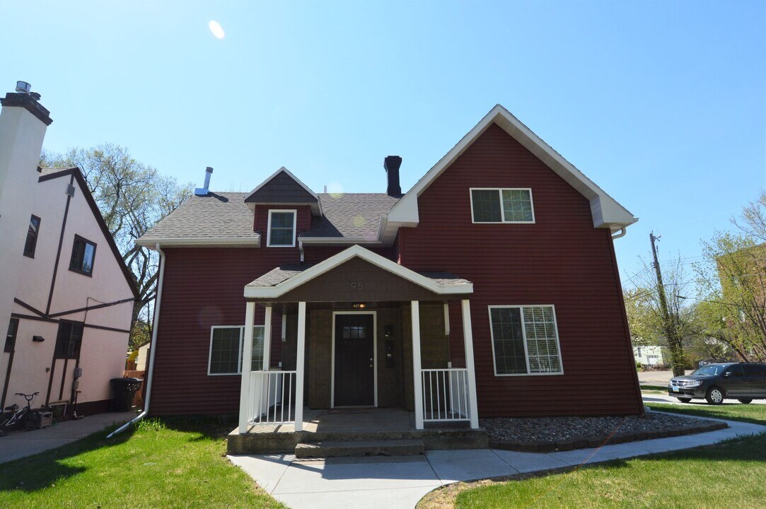 95 4th Ave S in Grand Forks, ND - Building Photo