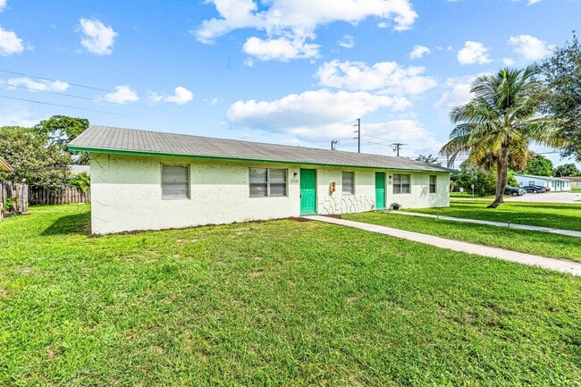 4783 Gulfstream Rd in Lake Worth Beach, FL - Building Photo - Building Photo