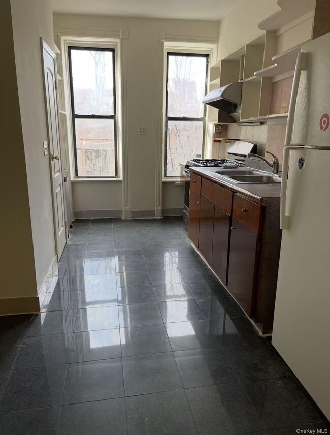 185 Menahan St in Brooklyn, NY - Building Photo - Building Photo