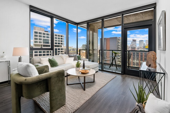1311 W Randolph St, Unit 1401 in Chicago, IL - Building Photo - Building Photo