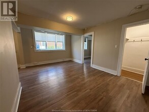 249 Pillette Rd in Windsor, ON - Building Photo - Building Photo