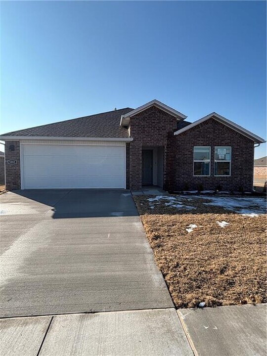 3081 Laredo Ln in Centerton, AR - Building Photo