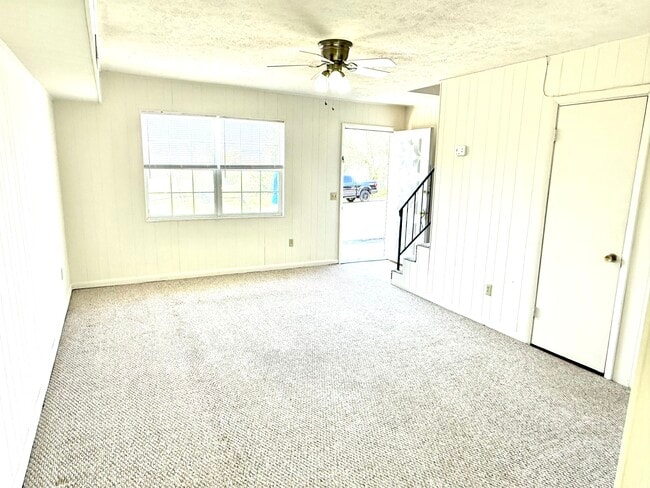 3812 Memorial Blvd