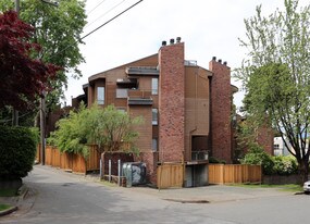 Spinaker in Vancouver, BC - Building Photo