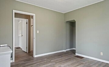 1127 N 6th St, Unit 2 in Springfield, IL - Building Photo - Building Photo