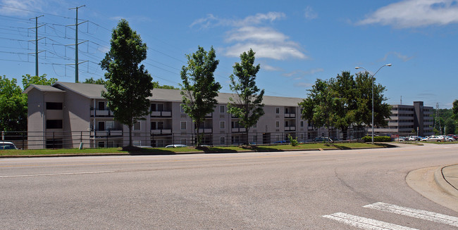 Mission Valley in Raleigh, NC - Foto de edificio - Building Photo