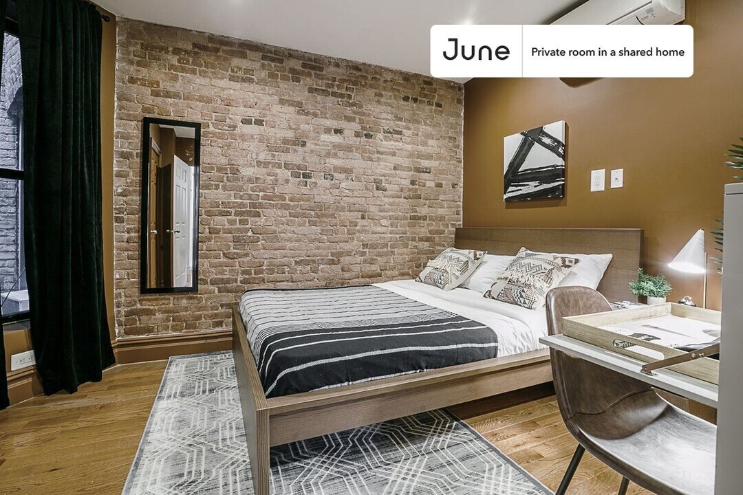 Private bedroom in 3 bed/2 bath Home in New York, NY - Building Photo