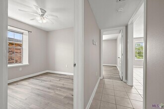 445 W Parker Blvd, Unit 4 in Baton Rouge, LA - Building Photo - Building Photo