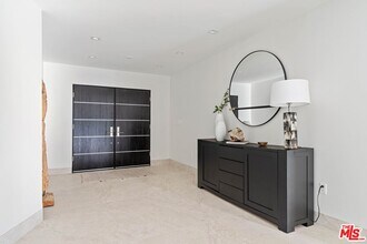 2301 Donella Cir in Los Angeles, CA - Building Photo - Building Photo